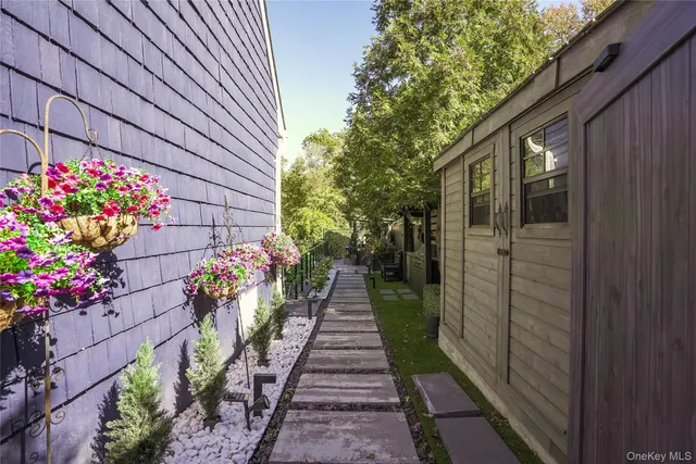 $1,699,000 | 419 Centre Island Road, Centre Island, NY 11771