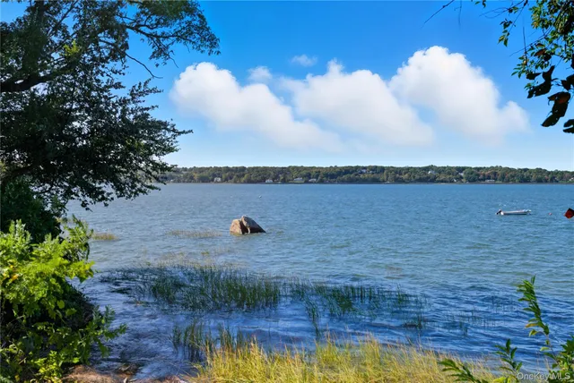 $1,699,000 | 419 Centre Island Road, Centre Island, NY 11771