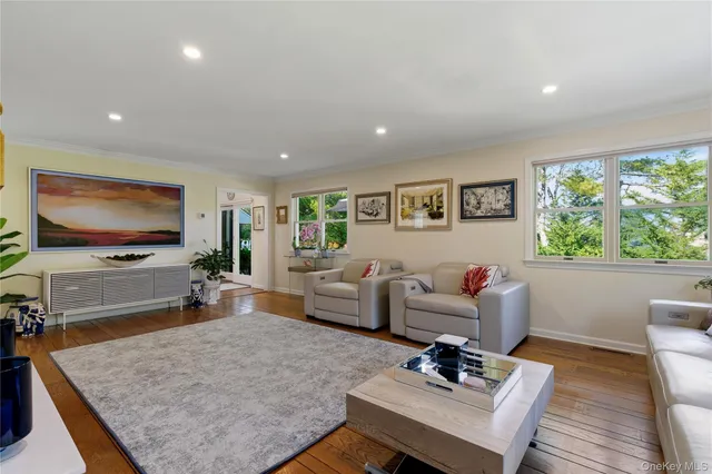 $1,699,000 | 419 Centre Island Road, Centre Island, NY 11771