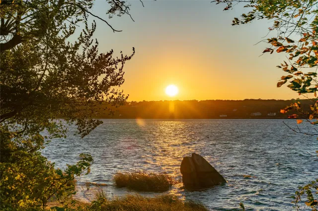 $1,699,000 | 419 Centre Island Road, Centre Island, NY 11771