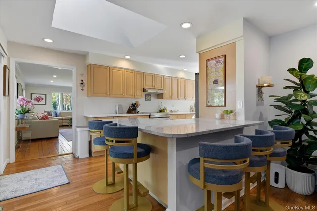 $1,699,000 | 419 Centre Island Road, Centre Island, NY 11771