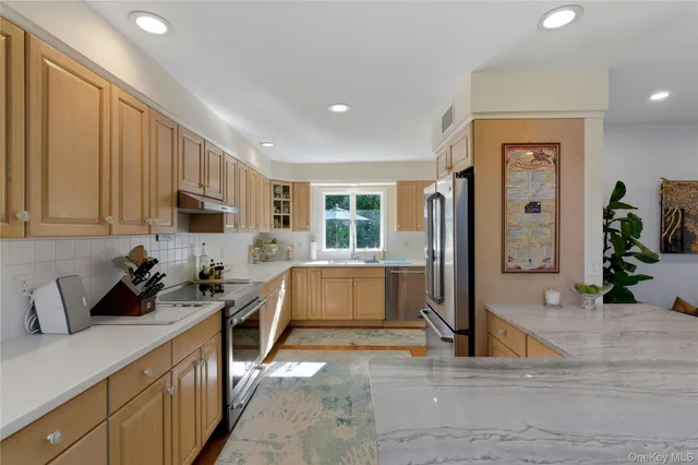 $1,699,000 | 419 Centre Island Road, Centre Island, NY 11771