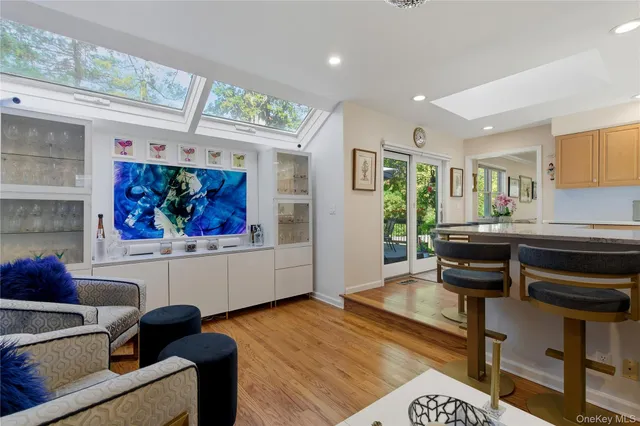 $1,699,000 | 419 Centre Island Road, Centre Island, NY 11771