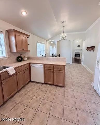 $2,000 | 154 La Rue Vil, Lafayette, LA 70508