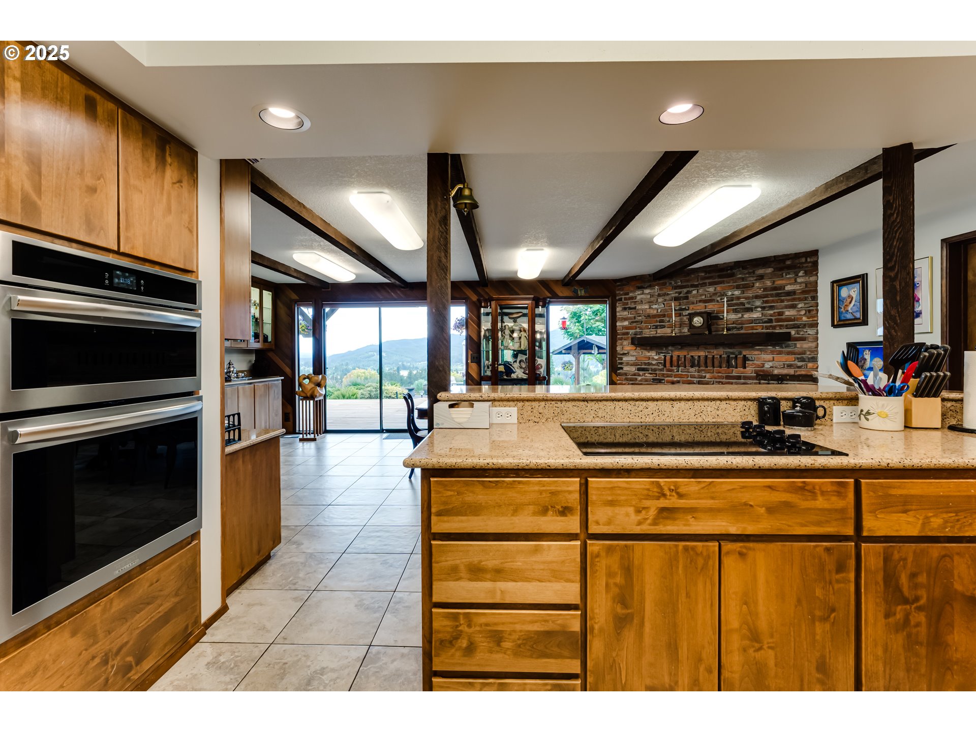 36910 Edgehill Road Springfield, OR 97478 - Photo 15 of 48