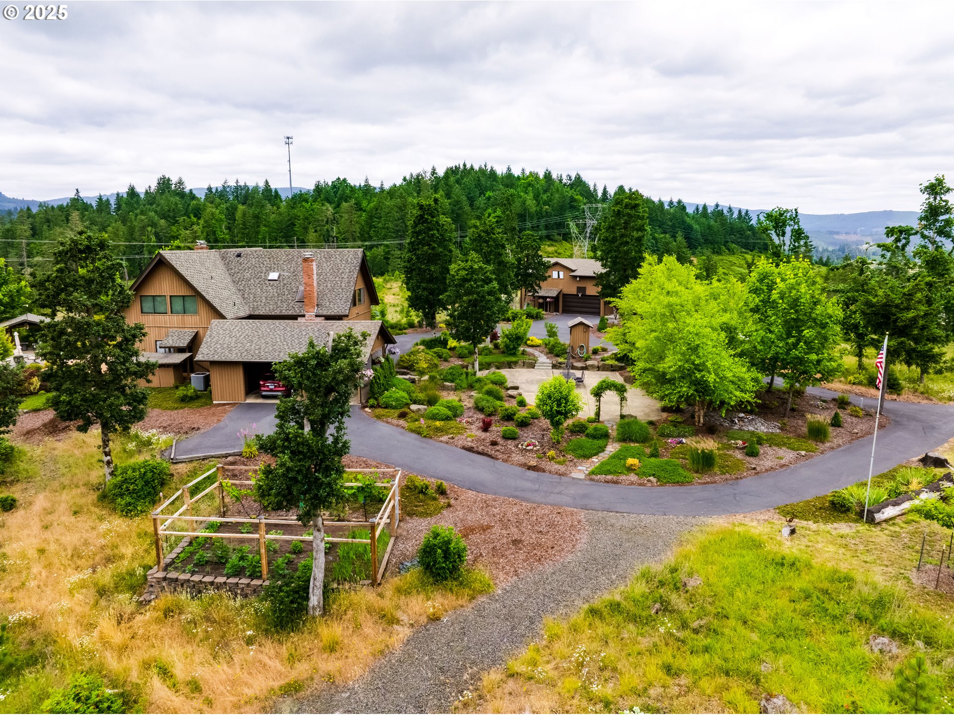 36910 Edgehill Road Springfield, OR 97478 - Photo 2 of 48