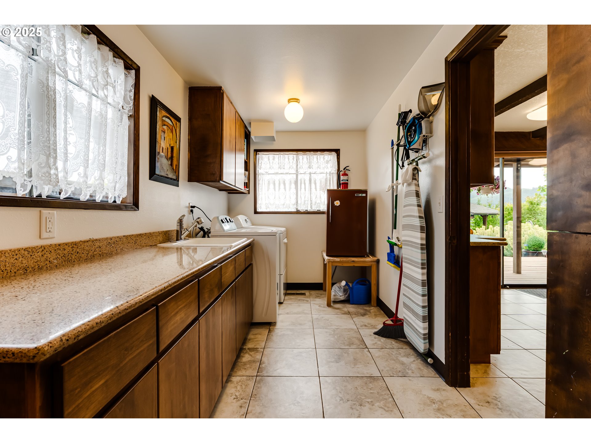 36910 Edgehill Road Springfield, OR 97478 - Photo 22 of 48