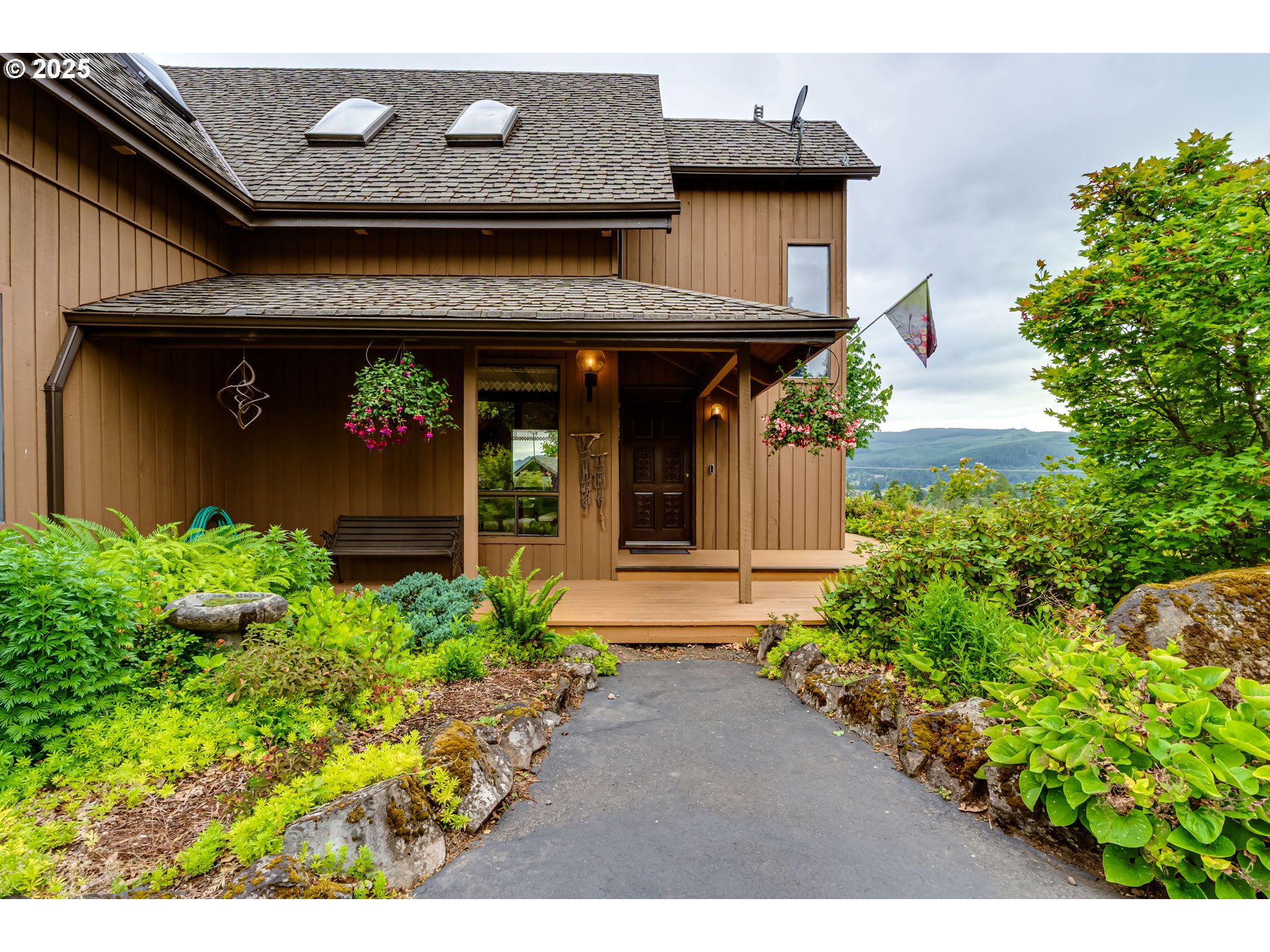 36910 Edgehill Road Springfield, OR 97478 - Photo 3 of 48