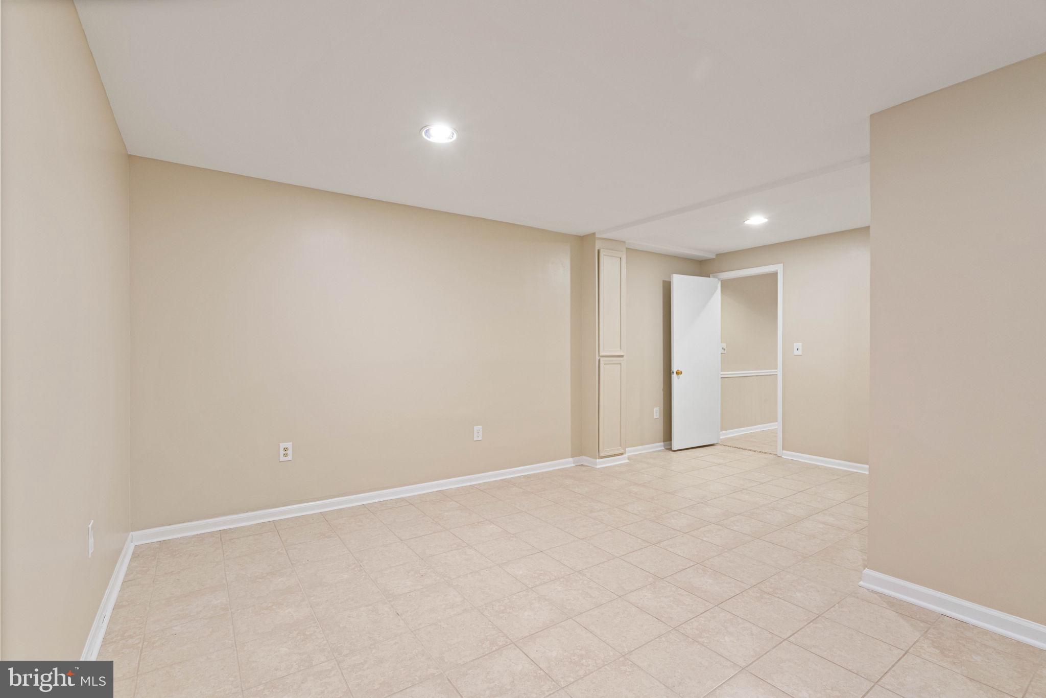 9833 Natick Road Burke, VA 22015 - Photo 38 of 50