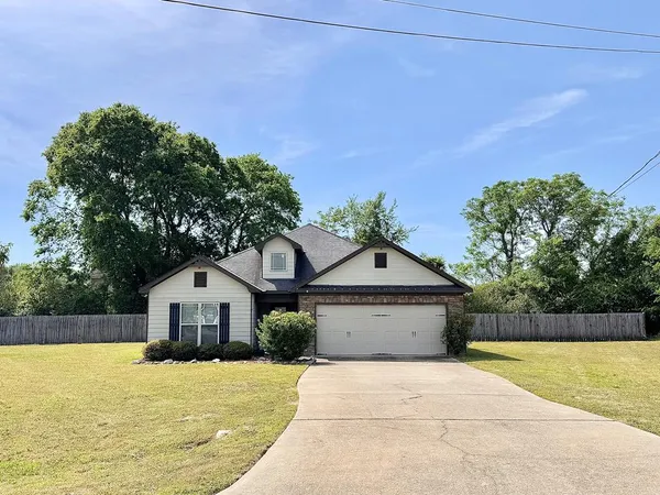 $260,000 | 17 Wheatland Court, Fort Mitchell, AL 36856