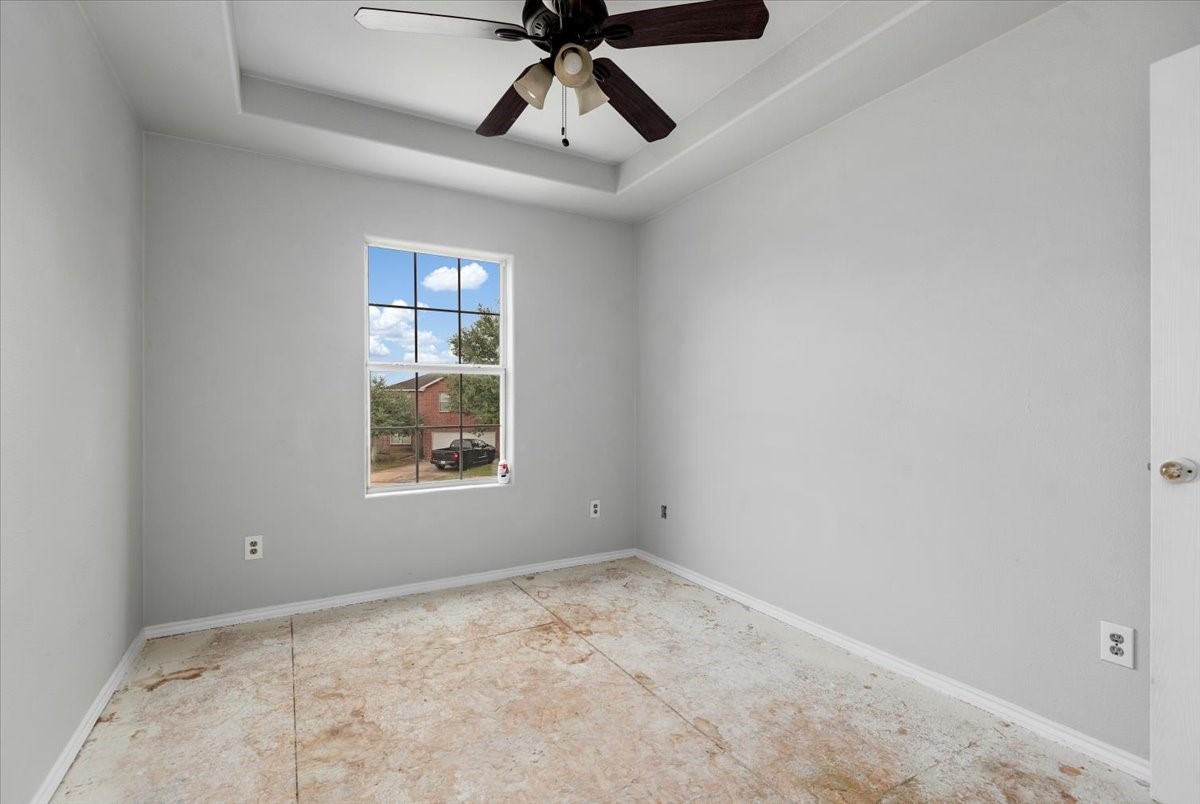 5518 Rio Alamo Street Rosharon, TX 77583 - Photo 14 of 25 an empty room with a window and a ceiling fan