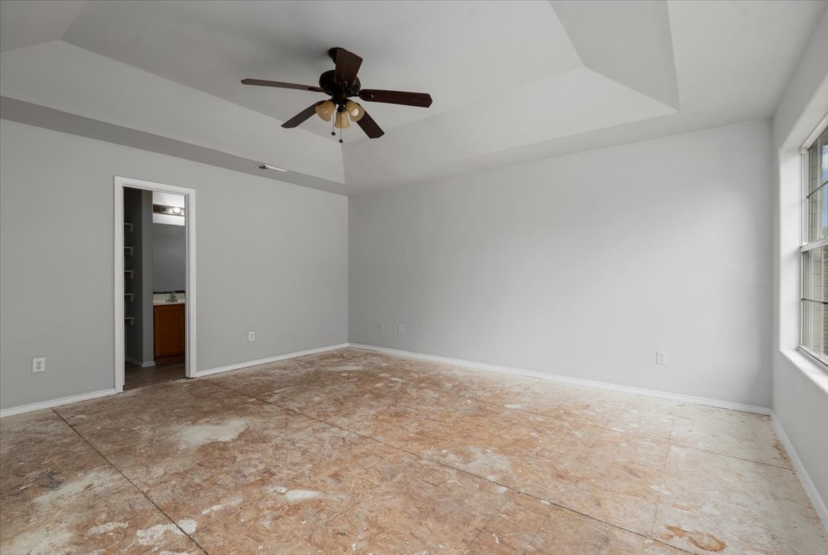 5518 Rio Alamo Street Rosharon, TX 77583 - Photo 18 of 25 a view of empty room with ceiling fan