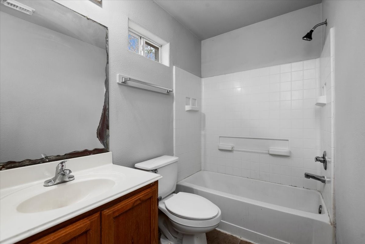 5518 Rio Alamo Street Rosharon, TX 77583 - Photo 20 of 25 a bathroom with a sink toilet and shower