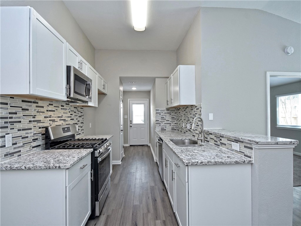 2302 Fuzz Fairway, Unit B Austin, TX 78728 - Photo 5 of 27 Opposite view of Kitchen looking into laundry area.