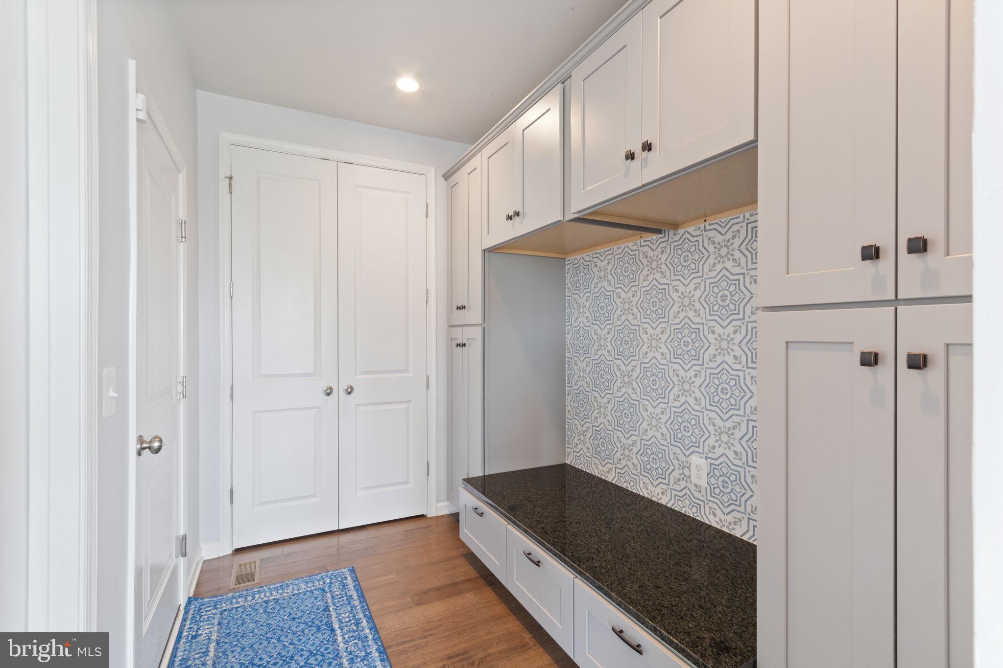 995 Aspen Road Stafford, VA 22554 - Photo 16 of 39 Easy garage entry keeps life moving smoothly