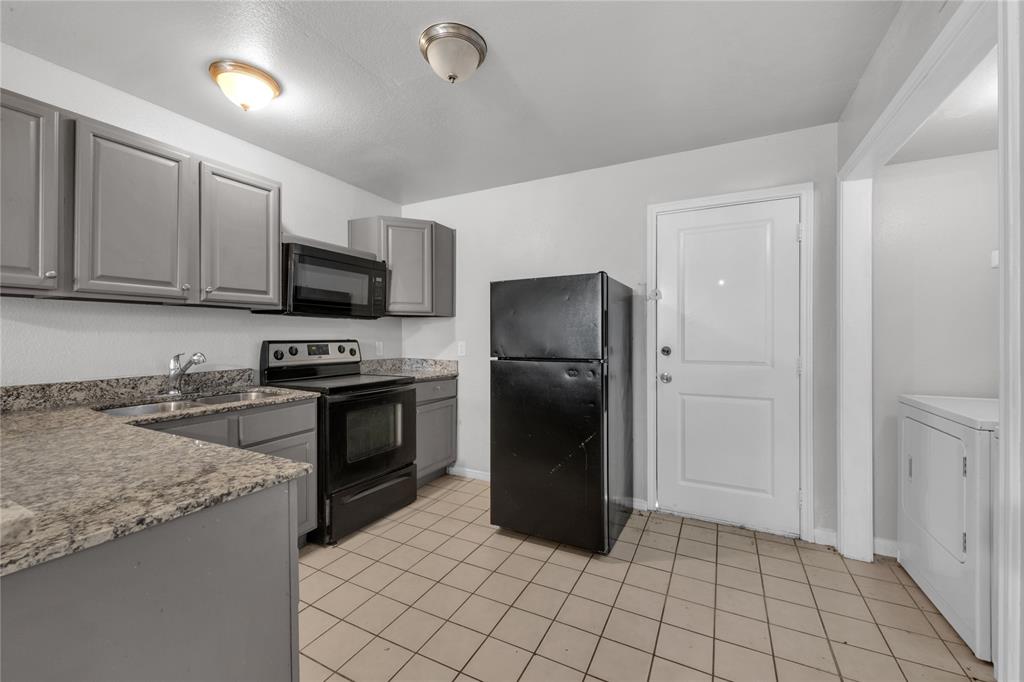 4936 Flamingo Road Fort Worth, TX 76119 - Photo 3 of 14
