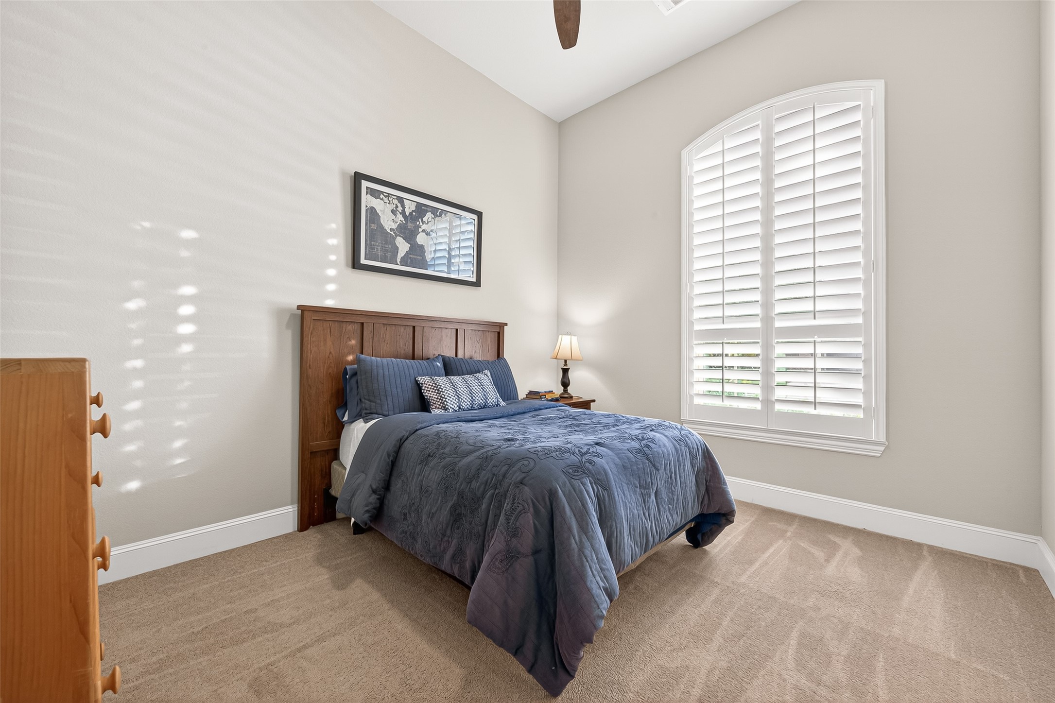 2803 Mayfield Ridge Lane Katy, TX 77494 - Photo 27 of 40 Secondary bedroom with jack and Jill bathroom, high ceilings and plantation shutters.