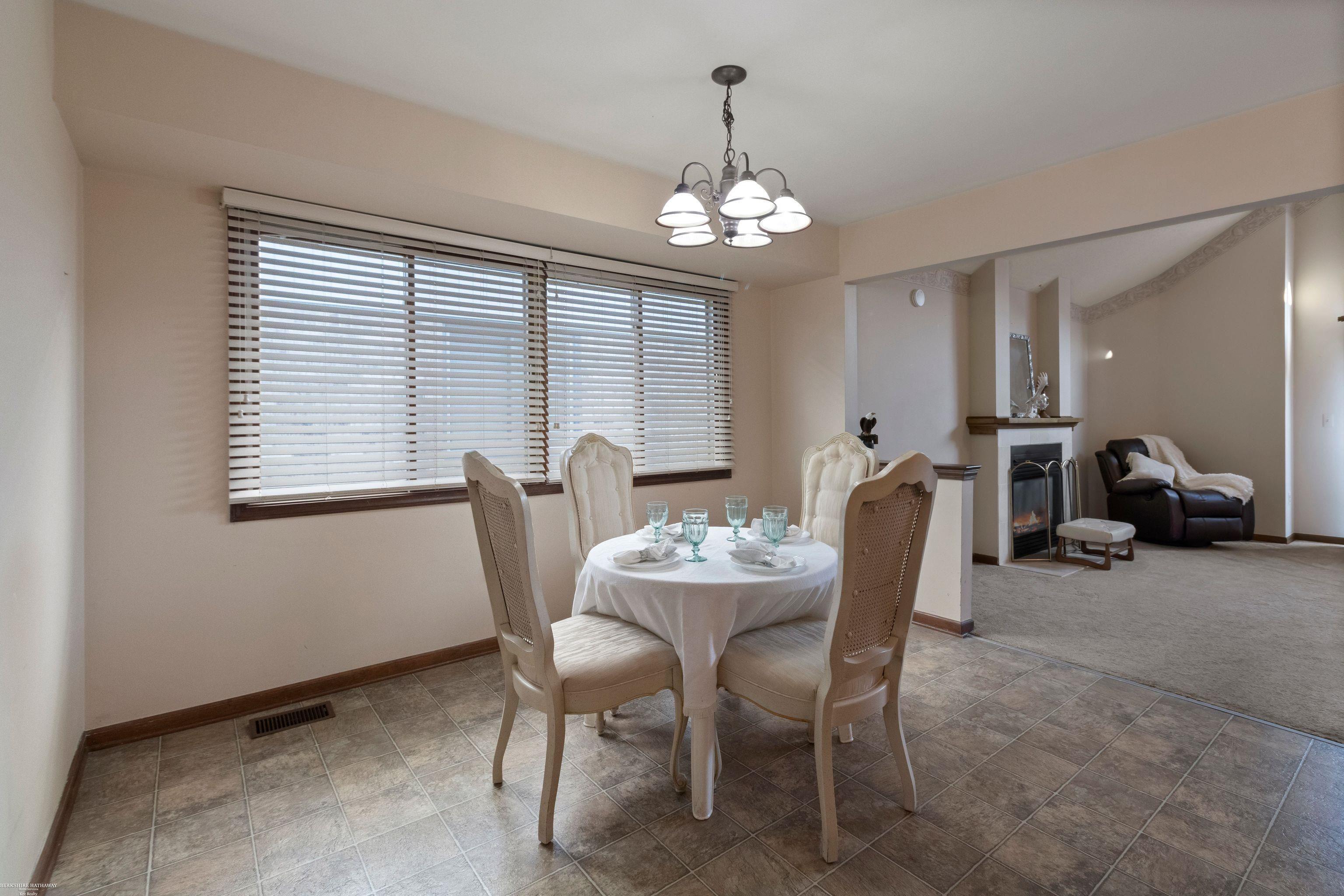 20120 Ridgeway Court Clinton Township, MI 48038 - Photo 9 of 32 50122148-8.JPG