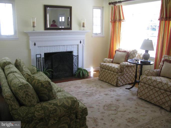 5921 Conway Road Bethesda, MD 20817 - Photo 3 of 12 Living Room