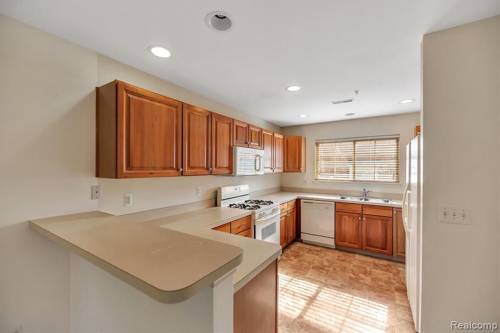 16810 Farmington Road Livonia, MI 48154 - Photo 15 of 41
