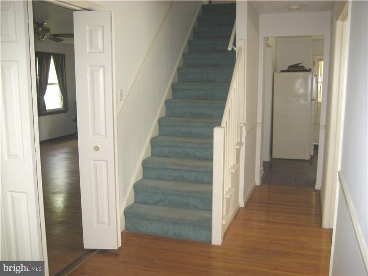 425 Covered Bridge Road Cherry Hill, NJ 08034 - Photo 2 of 22 Foyer