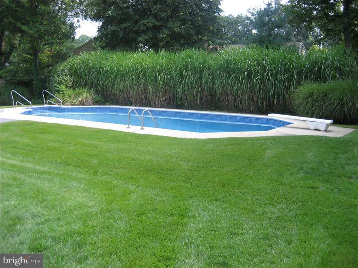 425 Covered Bridge Road Cherry Hill, NJ 08034 - Photo 17 of 22 Pool