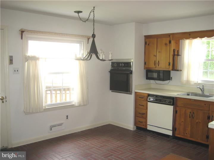 425 Covered Bridge Road Cherry Hill, NJ 08034 - Photo 5 of 22 Kitchen