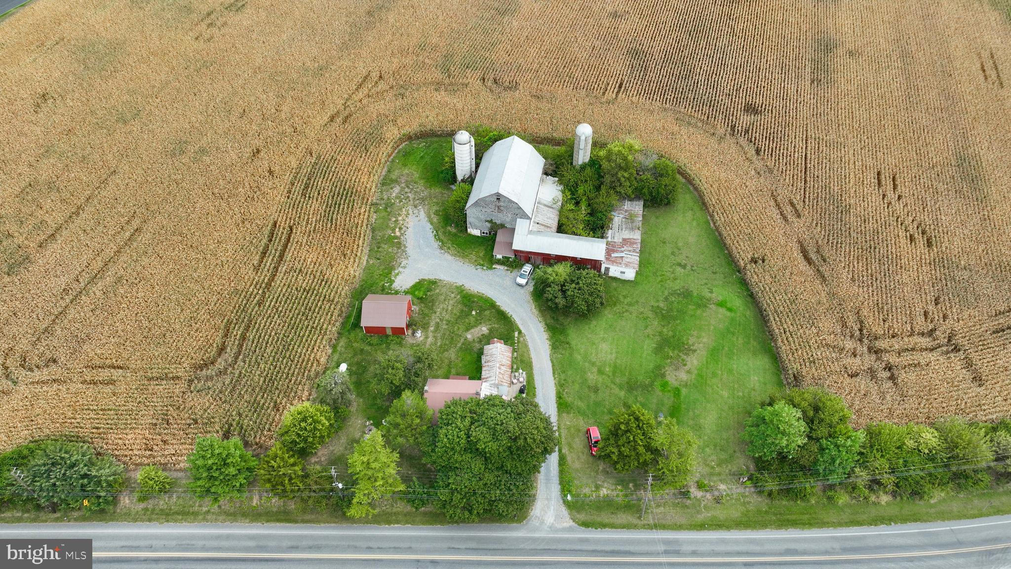 200 Pleasant Valley Road Ephrata, PA 17522 - Photo 4 of 7 a view of a yard with fountain