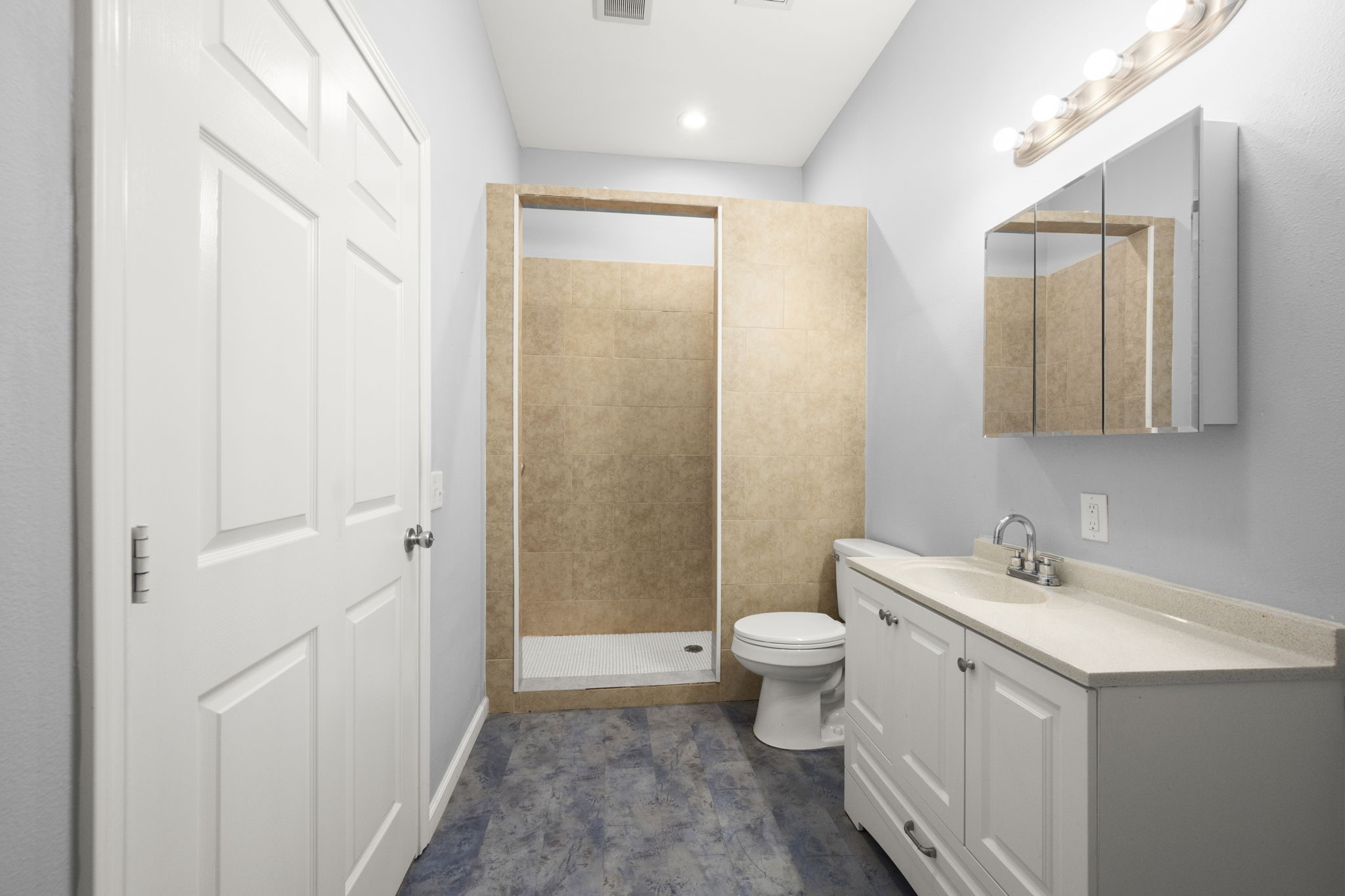 10871 Coaster Lane Conroe, TX 77306 - Photo 24 of 37 Spacious primary bath with large walk in shower.