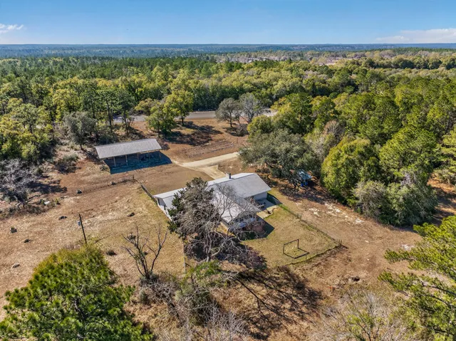 a view of an outdoor space