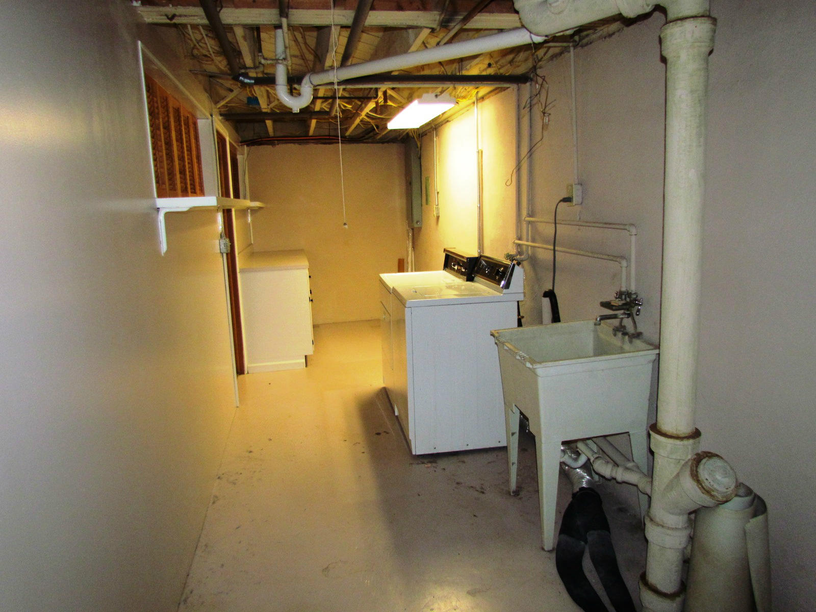 2605 Greenview Road Roanoke, VA 24018 - Photo 21 of 30 Laundry Room