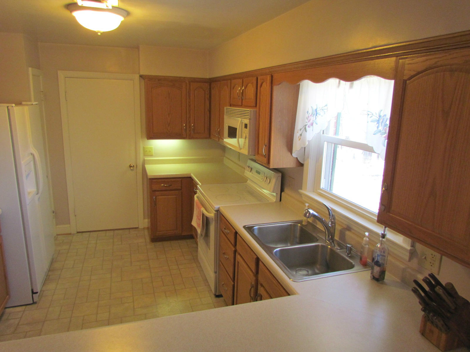 2605 Greenview Road Roanoke, VA 24018 - Photo 7 of 30 Kitchen