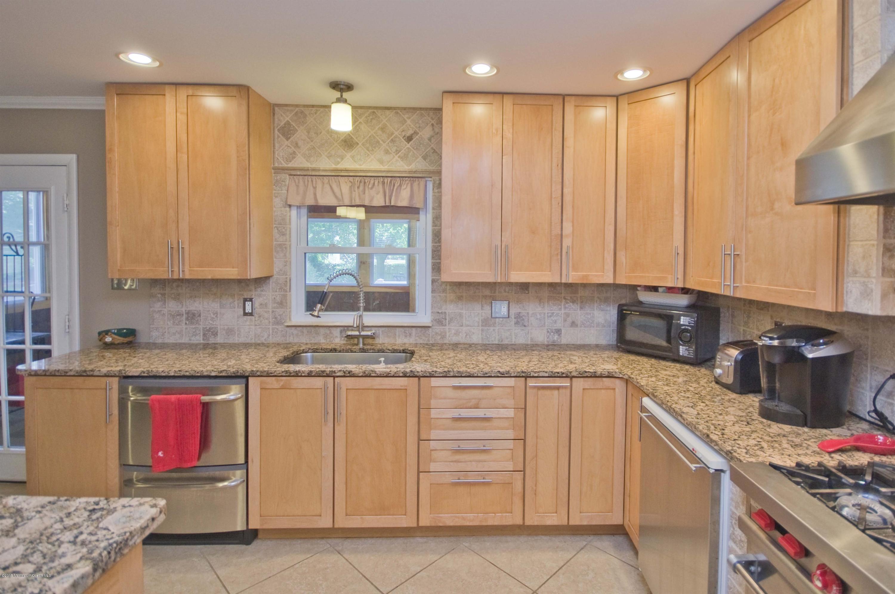 810 Neck Road Burlington, NJ 08016 - Photo 11 of 41 011_KITCHEN