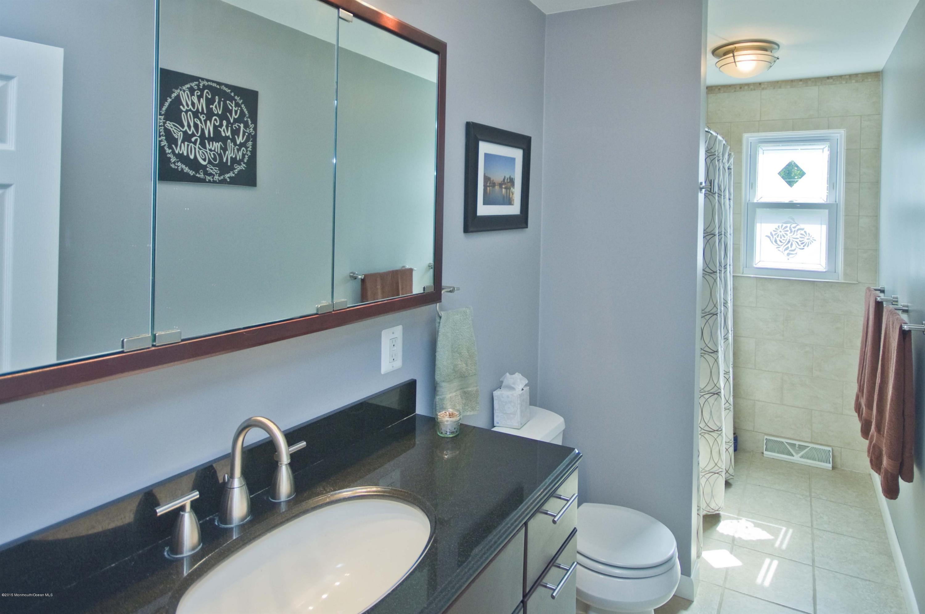 810 Neck Road Burlington, NJ 08016 - Photo 14 of 41 Master Bathroom
