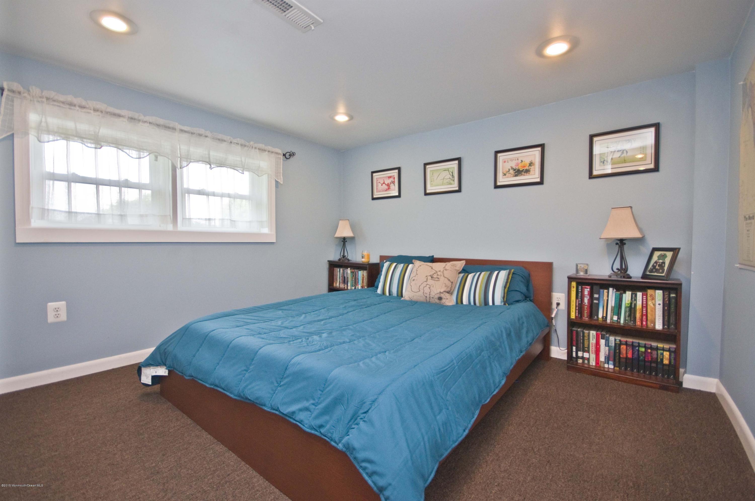 810 Neck Road Burlington, NJ 08016 - Photo 15 of 41 015_MASTER BEDROOM