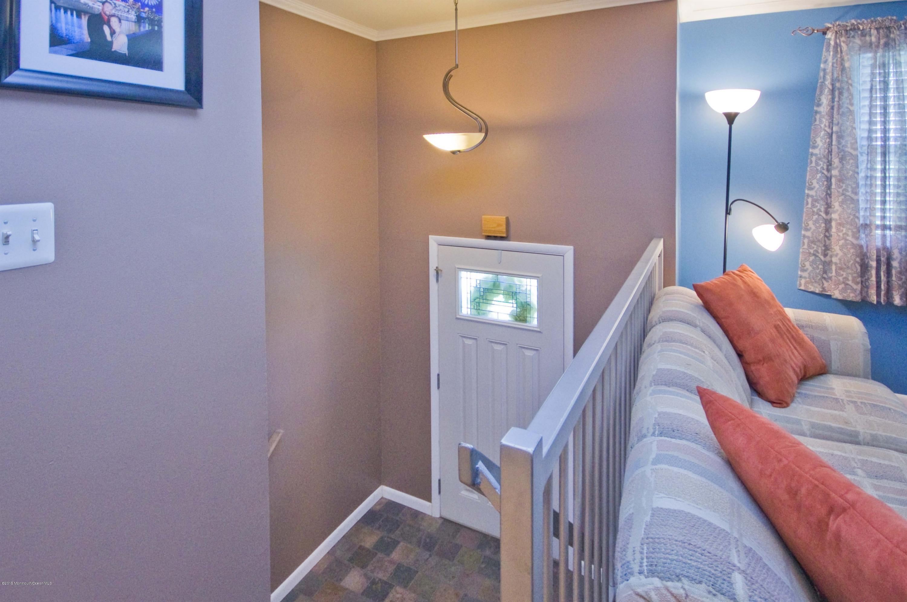 810 Neck Road Burlington, NJ 08016 - Photo 3 of 41 003_FOYER