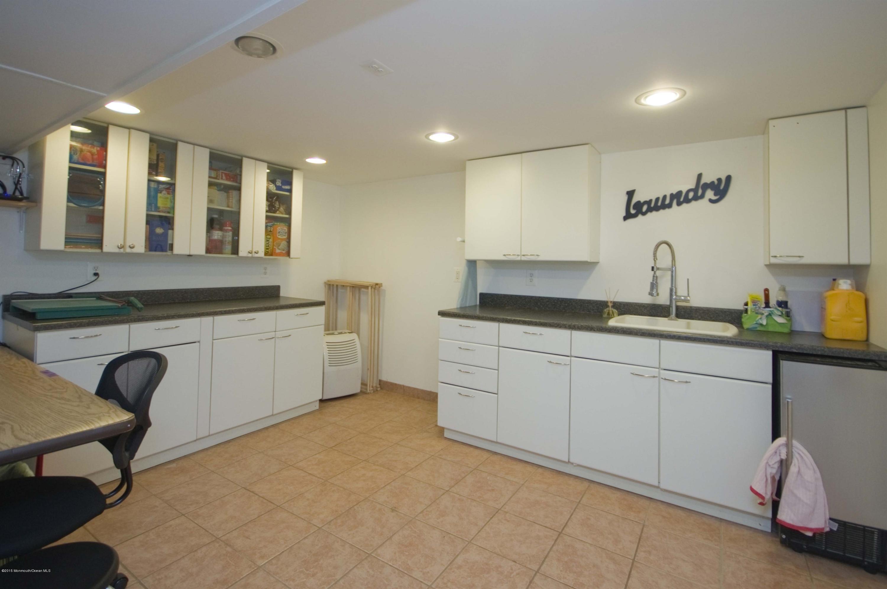 810 Neck Road Burlington, NJ 08016 - Photo 24 of 41 024_LOWER LEVEL KITCHEN