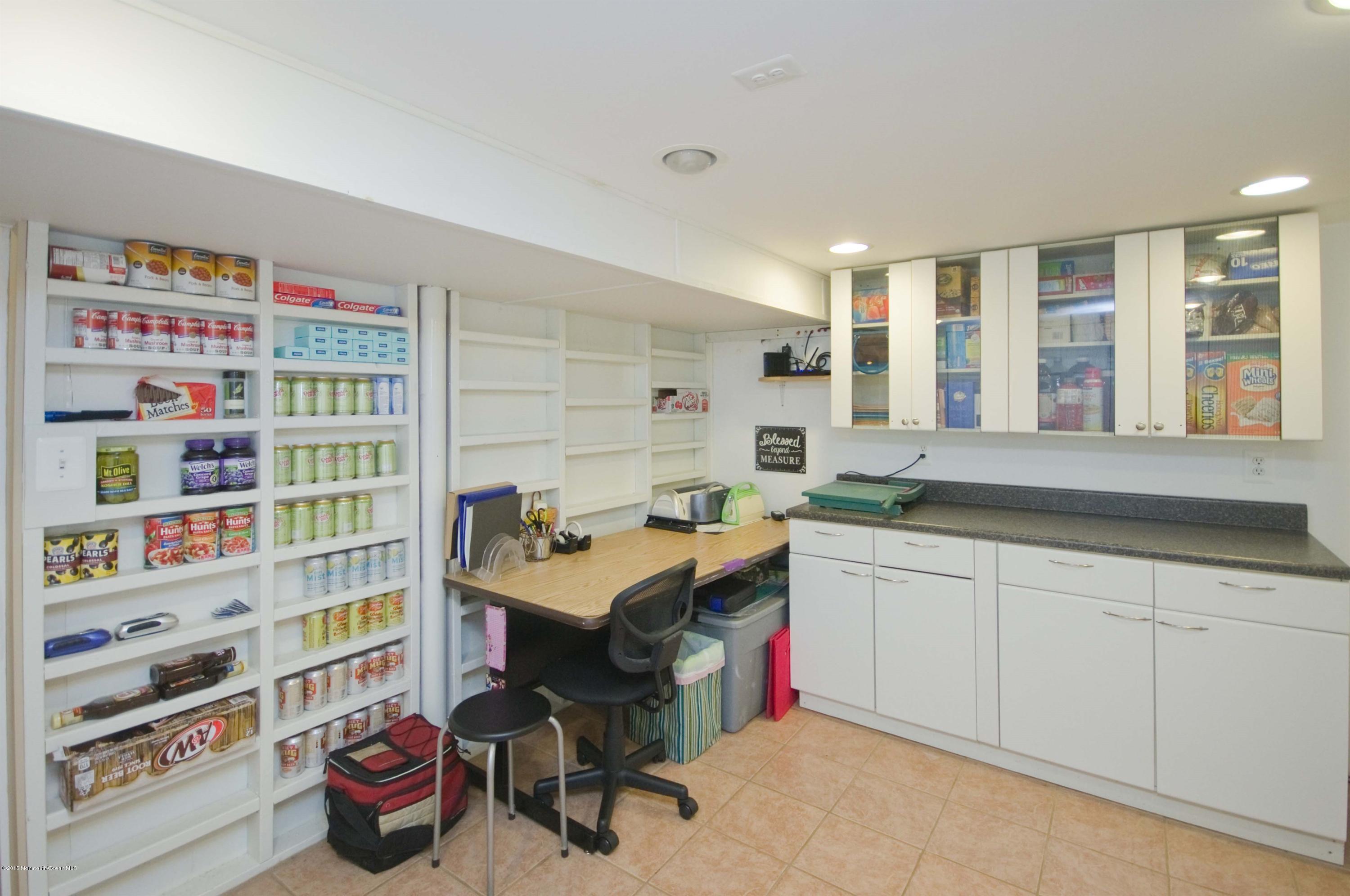 810 Neck Road Burlington, NJ 08016 - Photo 25 of 41 025_LOWER LEVEL KITCHEN