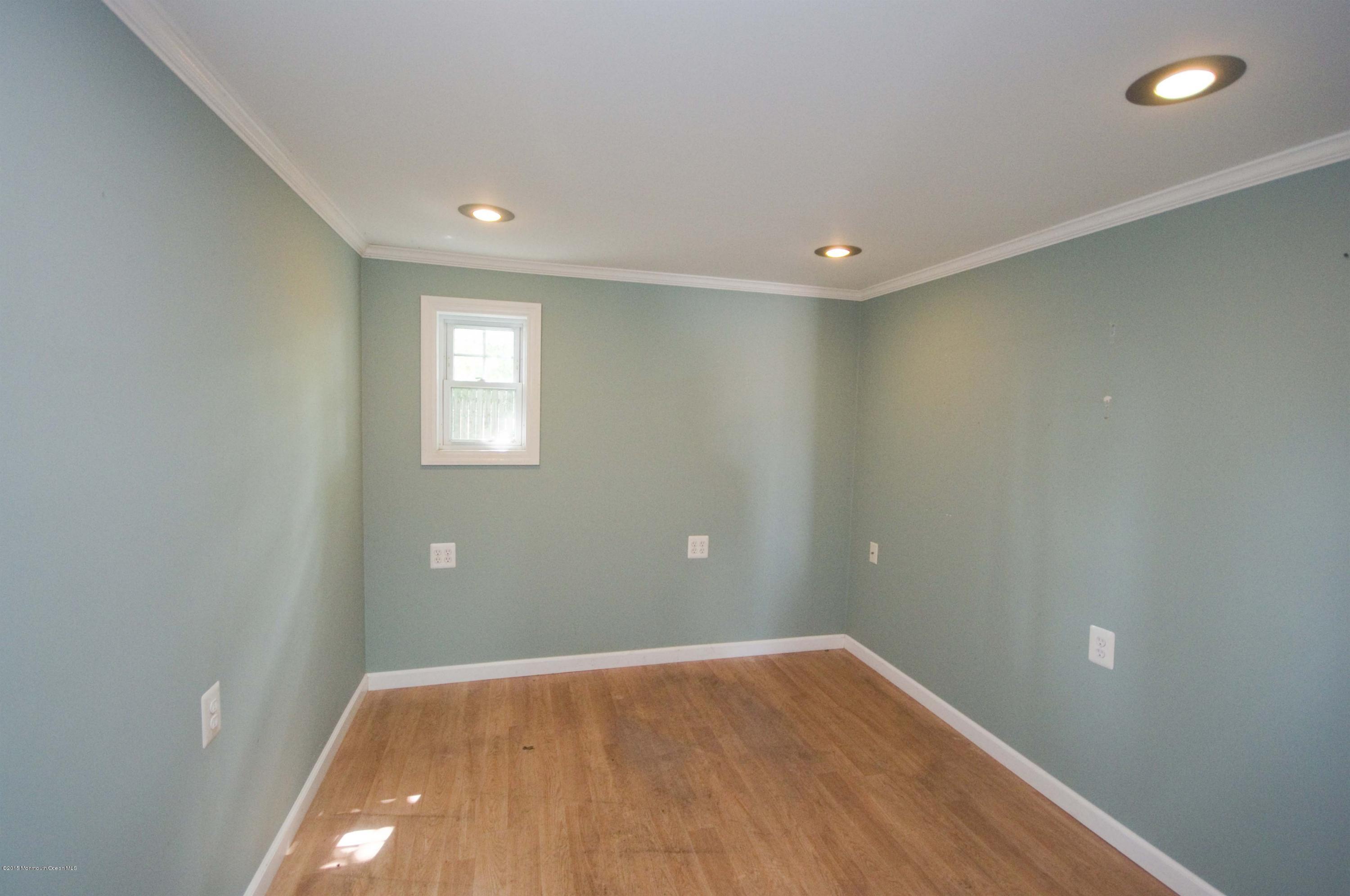 810 Neck Road Burlington, NJ 08016 - Photo 34 of 41 034_OUTBUILDING OFFICE