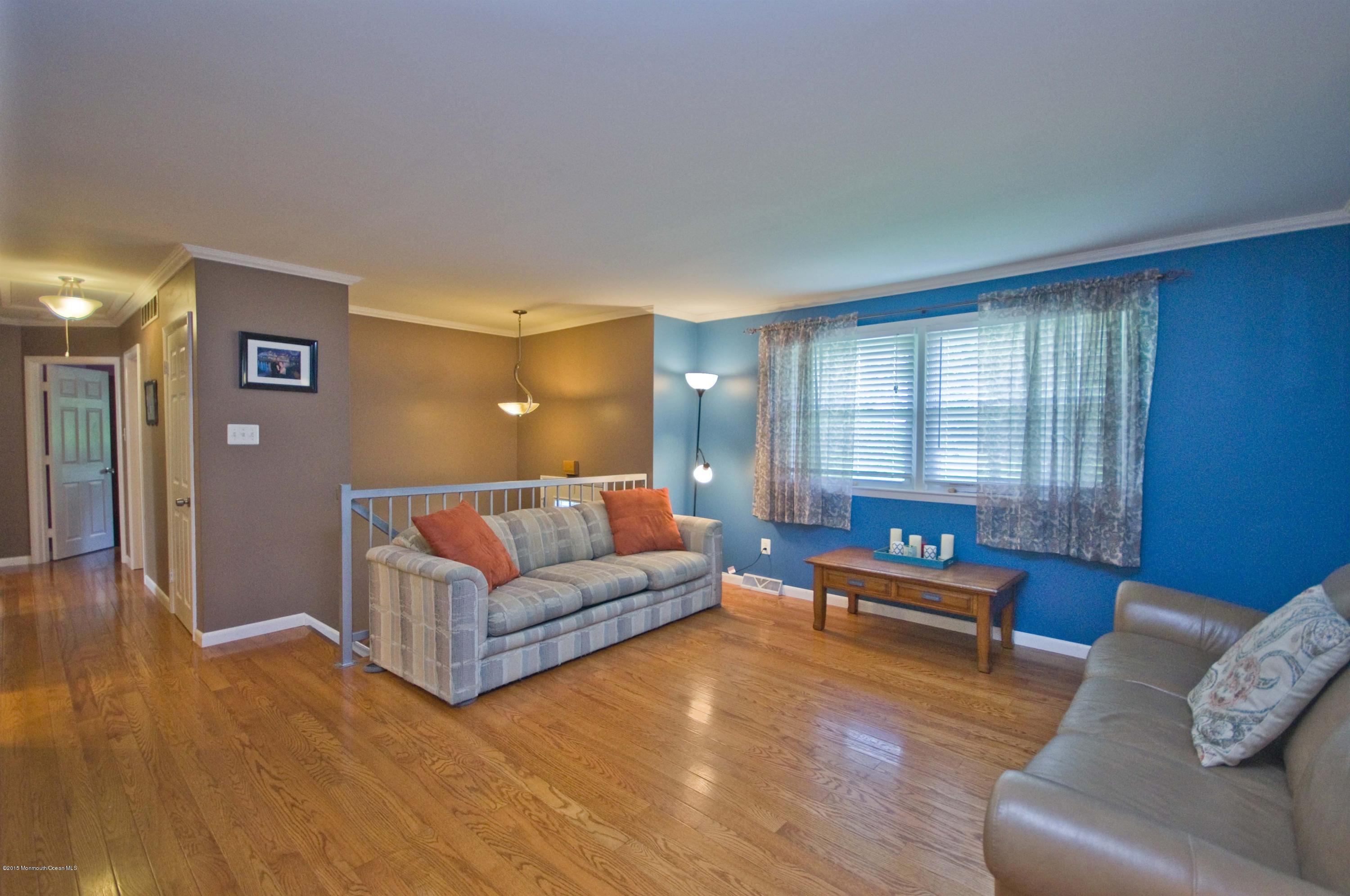 810 Neck Road Burlington, NJ 08016 - Photo 5 of 41 005_LIVING ROOM