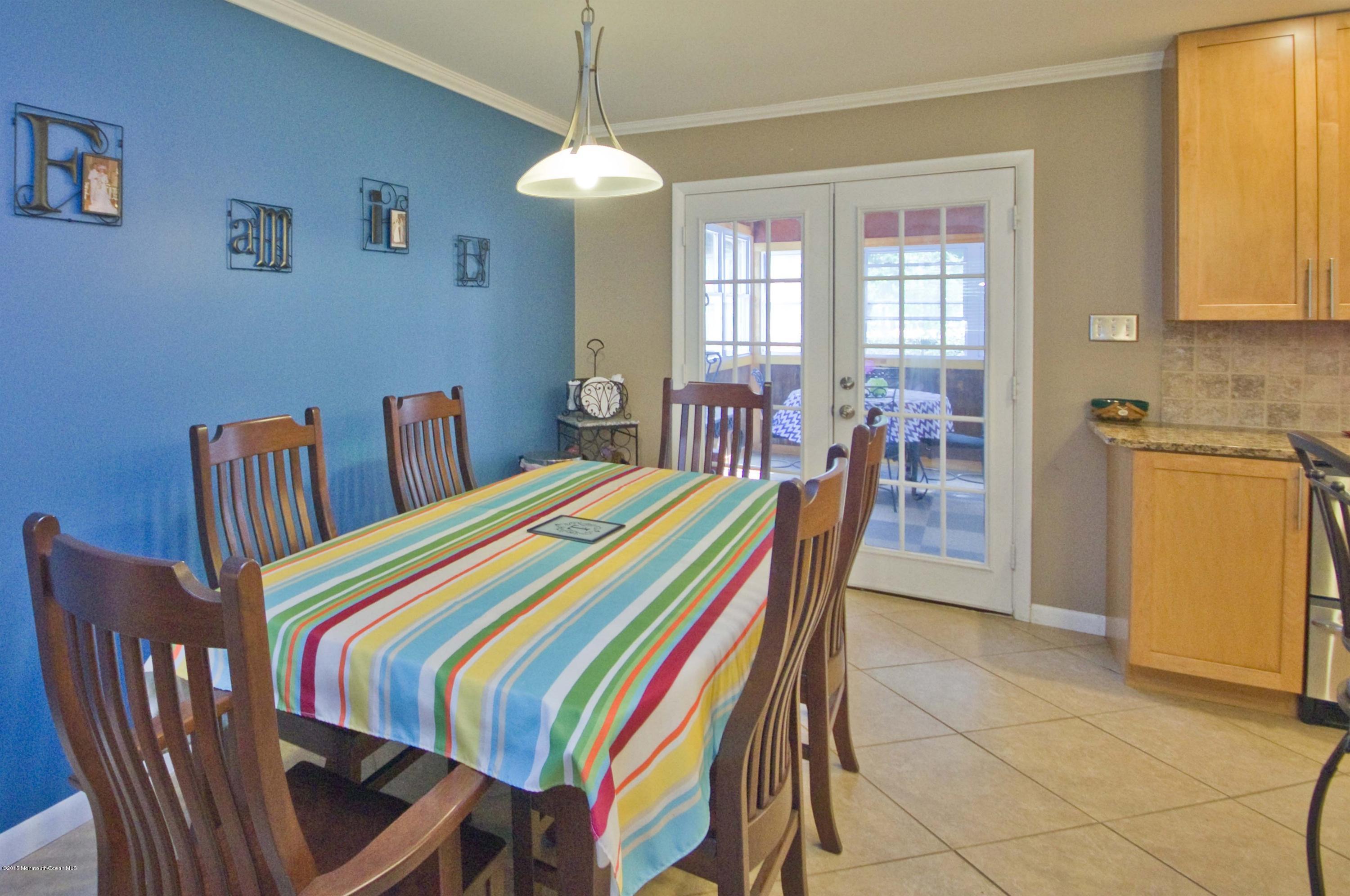 810 Neck Road Burlington, NJ 08016 - Photo 6 of 41 006_KITCHEN