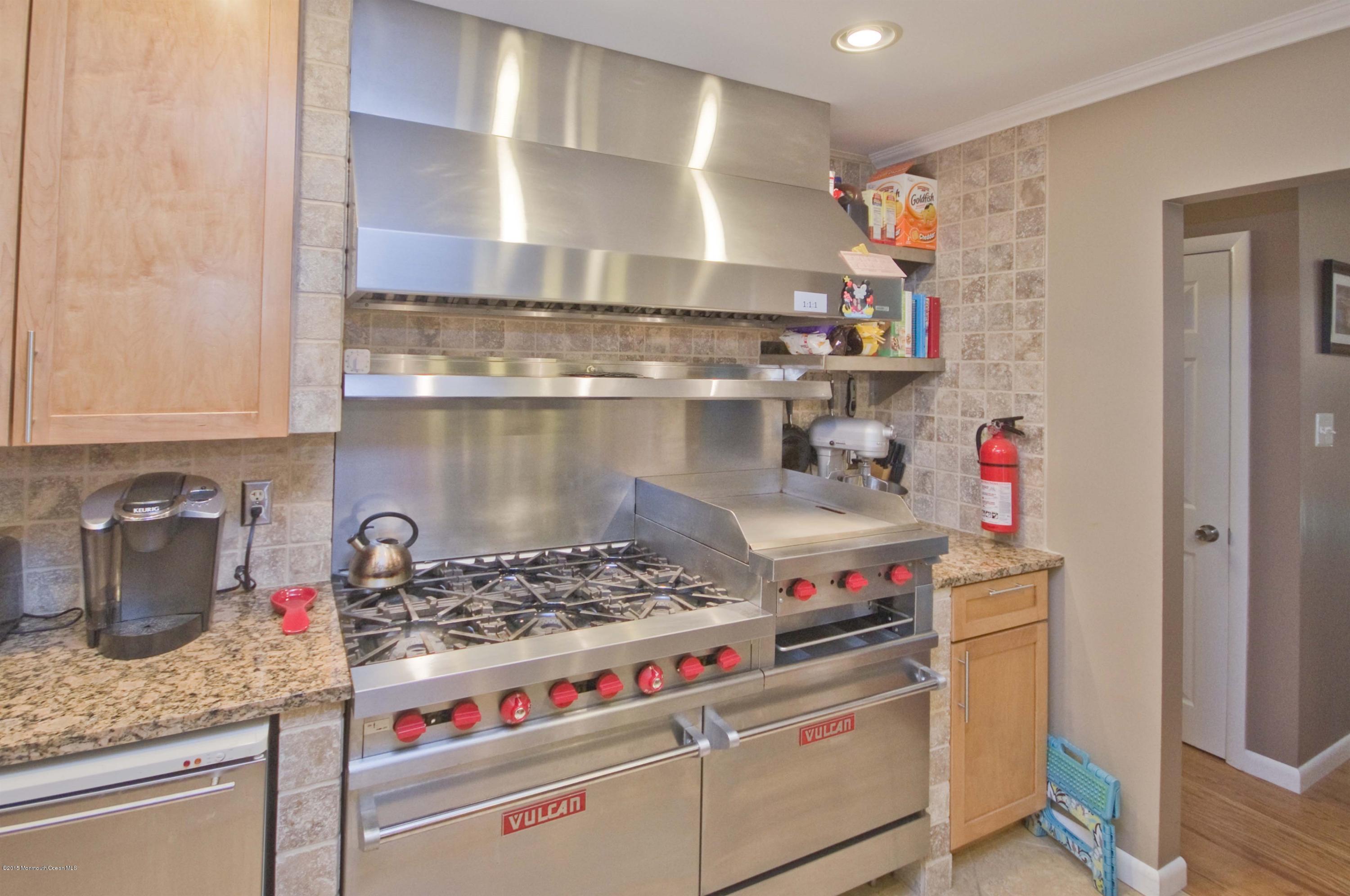810 Neck Road Burlington, NJ 08016 - Photo 9 of 41 009_KITCHEN