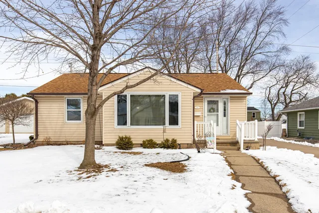 $250,000 | 224 East Pershing Street, Appleton, WI 54911