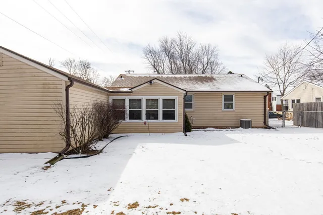$250,000 | 224 East Pershing Street, Appleton, WI 54911