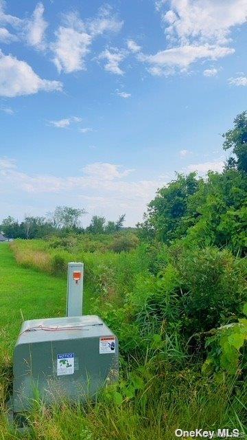 20 Fox Run Road Athens, NY 12015 - Photo 4 of 6 a front view of a house with a yard