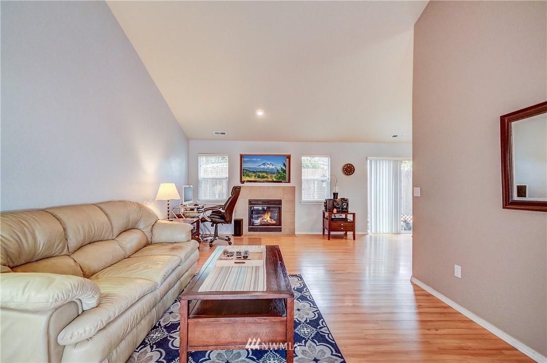 14519 Southeast 188 Way Renton, WA 98058 - Photo 9 of 31 Gallery Image 9