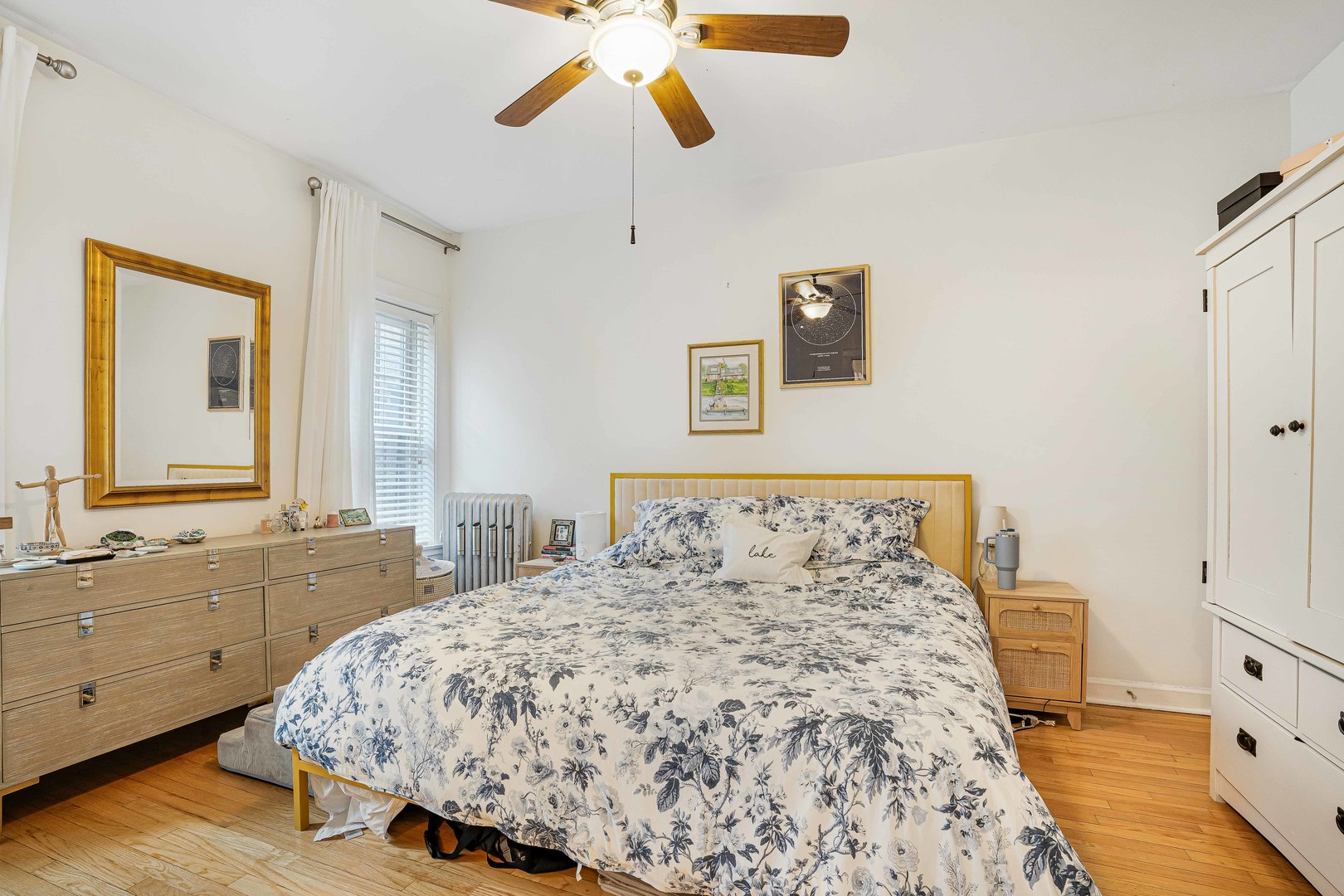 718 West Gordon Terrace, Unit 1F Chicago, IL 60613 - Photo 11 of 13 a bedroom with a bed and wooden floor