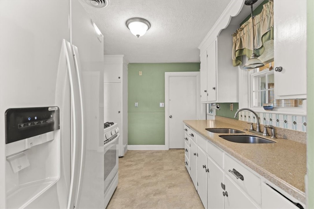 49 Cove Street Pawtucket, RI 02861 - Photo 13 of 36