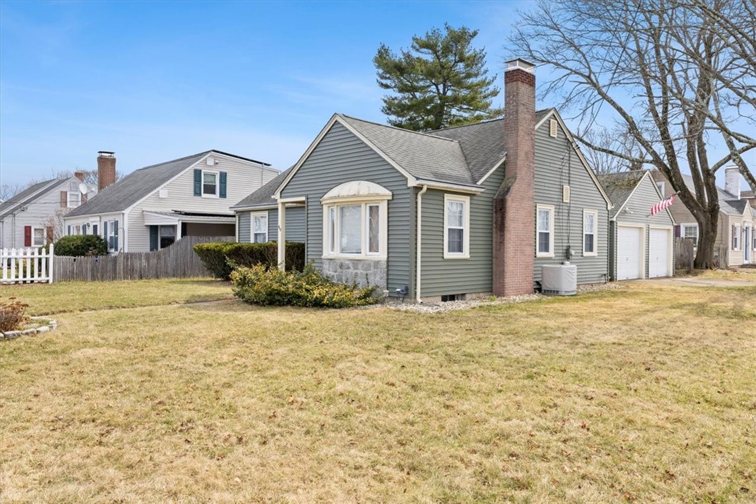 49 Cove Street Pawtucket, RI 02861 - Photo 5 of 36