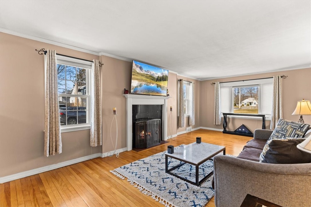 49 Cove Street Pawtucket, RI 02861 - Photo 7 of 36